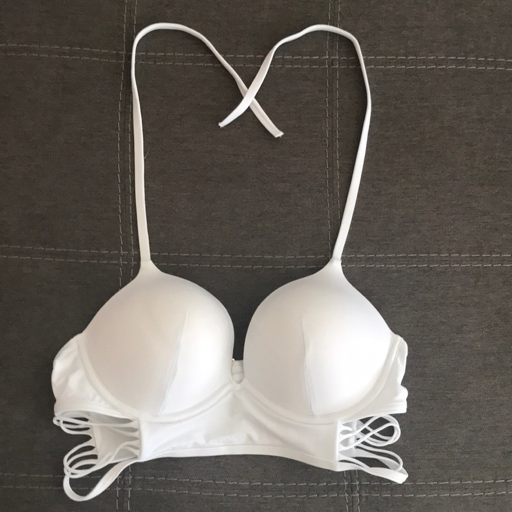 Victoria’s Secret bombshell bikini top